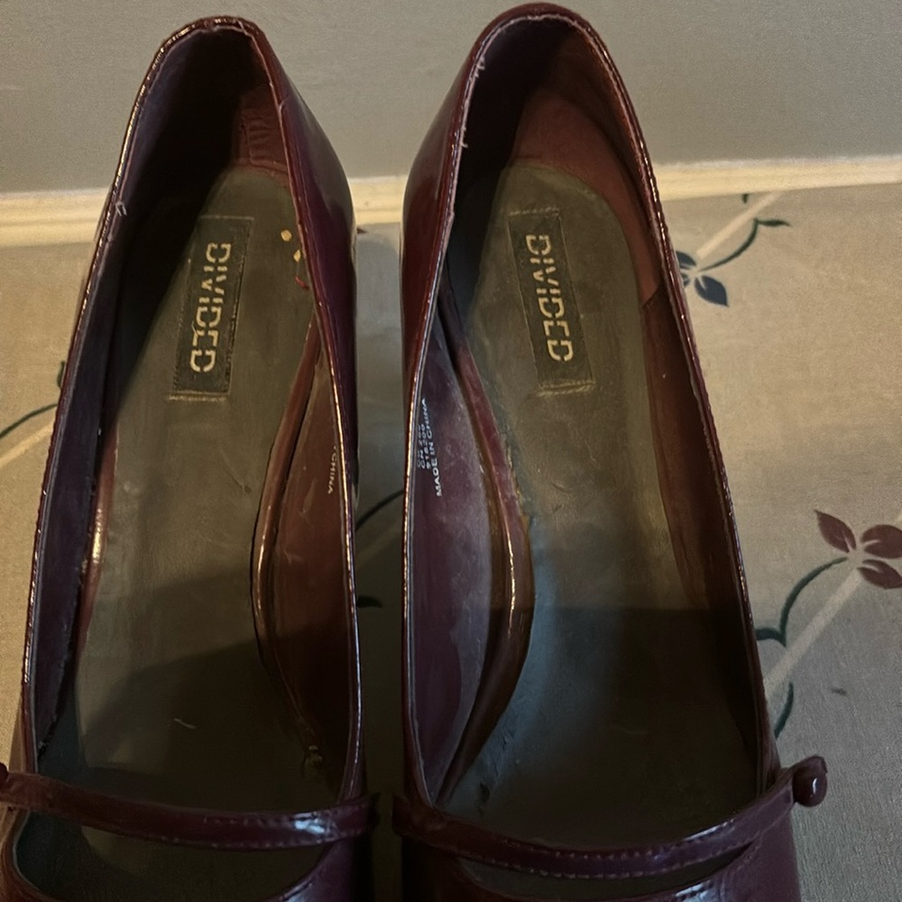 Divided Shoes - Picture 2 of 7